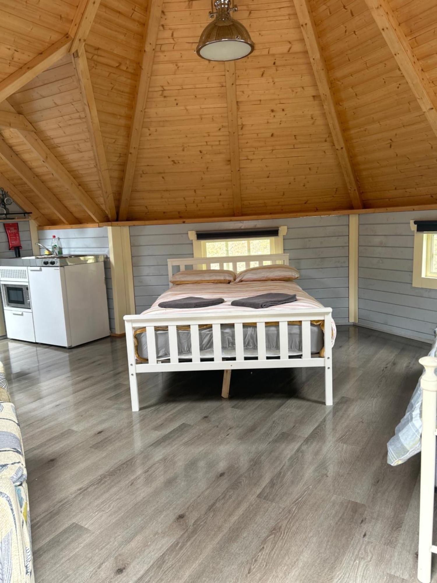 אינברנס 1Lochness Glam Lodges מראה חיצוני תמונה
